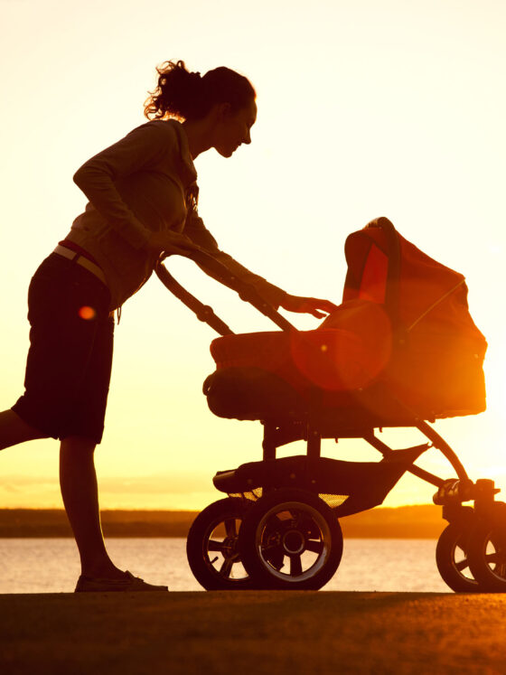 Mutter mit Kinderwagen