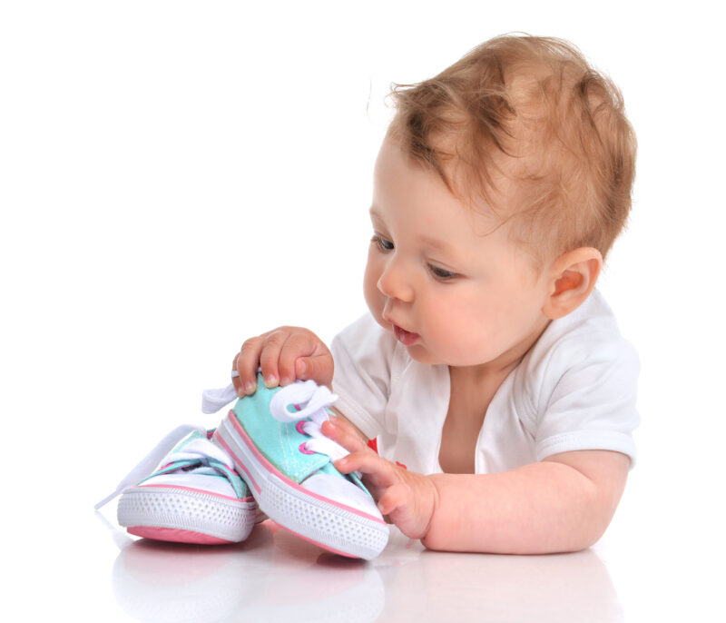 Baby mit Schuhen