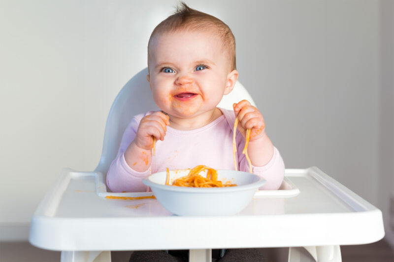 Baby beim Essen
